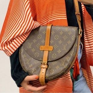 Absolutely amazing monogram LV Chantilly
GM crossbody!! With COA Authentication